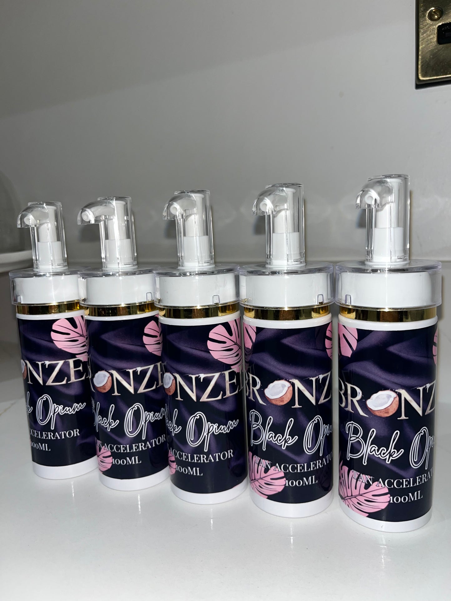 10 X 100ML TANNING ACCELERATOR CREAMS (BUDGET SCENTS)